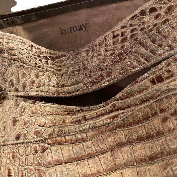 B. MAY UNIQUE REPTILE HANDBAG / CLUTCH - Picture 3 of 11